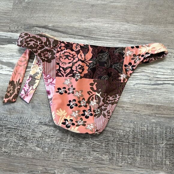 Lucky brand• bikini bottom• medium• like new! - Picture 4 of 9